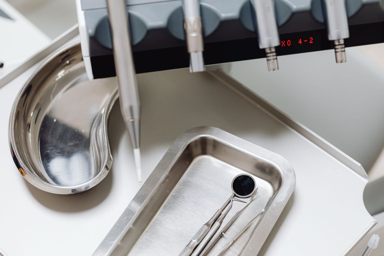 services-01 Dental instruments on a silver tray, ideal for illustrating medical and dental themes.